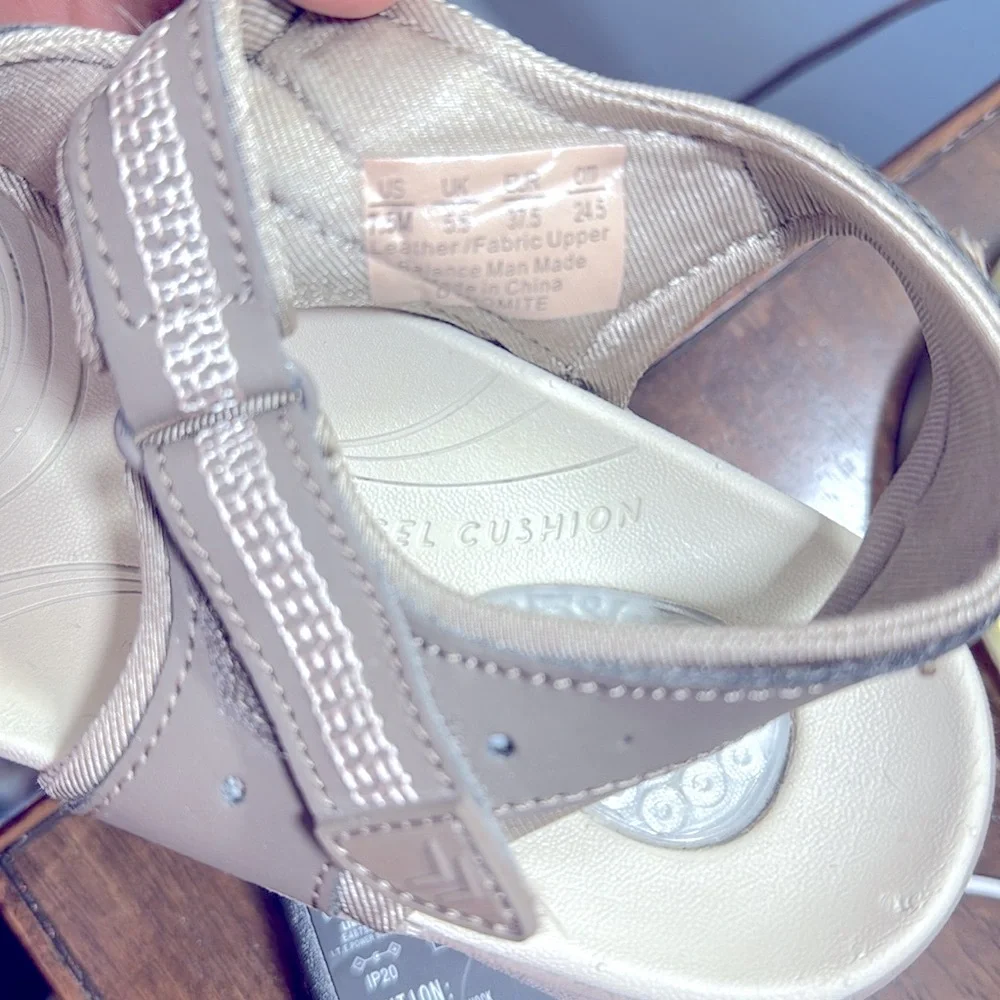 Dr Scholl’s Gel Cushion Women's Gray Sandals  Size 7.5 Velcro Closure - Picture 10 of 10